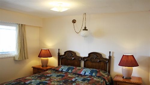 Cozy Court Motel Sechelt Kültér fotó